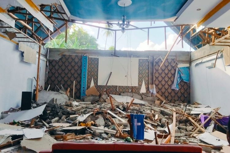 Dampak Gempa M 7,6 di Sulut-Malut, Ibadah Jumat Agung di Batang Dua Digelar di Depan Gereja