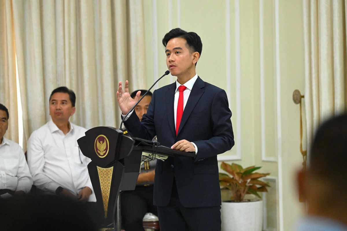 Wakil Presiden Gibran Rakabuming Raka memberikan pembekalan kepada 100 Peserta Pendidikan Pemantapan Pimpinan Nasional (P3N) XXV dan 110 Peserta Pendidikan Penyiapan dan Pemantapan Pimpinan Nasional (P4N) LXVIII, di Istana Wakil Presiden, Jalan Medan Merdeka Selatan Nomor 7, Jakarta, Senin (14/07/2025).