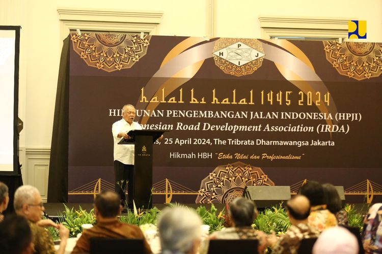 Menteri Pekerjaan Umum dan Perumahan Rakyat (PUPR) Basuki Hadimuljono menghadiri agenda halalbihalal Himpunan Pengembang Jalan Indonesia (HPJI) di Jakarta, Kamis (25/4/2024).