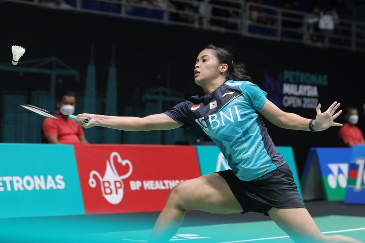 Malaysia Open 2022, tunggal putri Indonesia Gregoria Mariska Tunjung berhasil mengalahkan tunggal putri ranking satu dunia asal Jepang Akane Yamaguchi di Court 1 Axiata Arena, Kuala Lumpur, Selasa (28/6/2022). Gregoria berpotensi menghadapi Akane Yamaguchi pada babak-babak awal Kejuaraan Dunia 2022, yang akan digelar di Tokyo, Jepang, pada 22-28 Agustus mendatang.