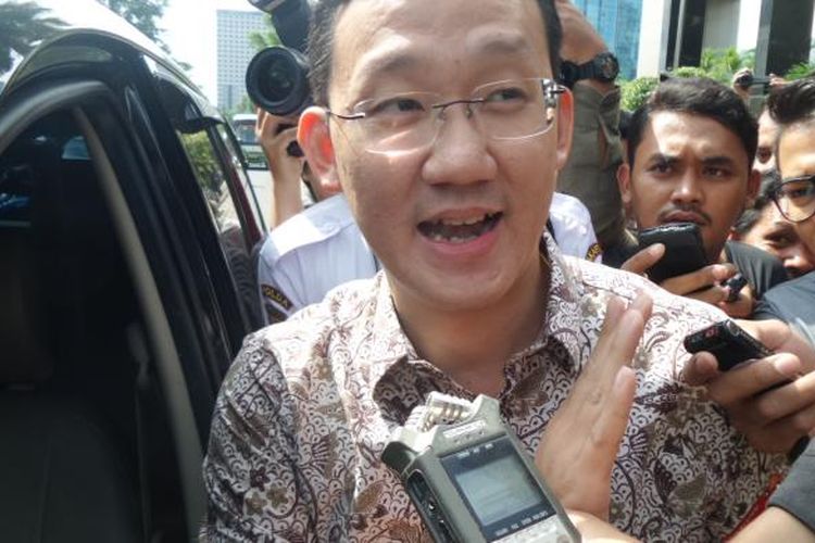 Staf Gubernur DKI Jakarta Basuki Tjahaja Purnama, Sunny Tanuwidjaja di Gedung KPK, Jakarta, Kamis (16/6/2016).