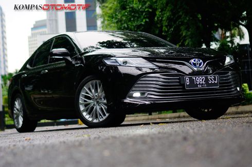 Impresi Tampilan Agresif Toyota Camry Hybrid 