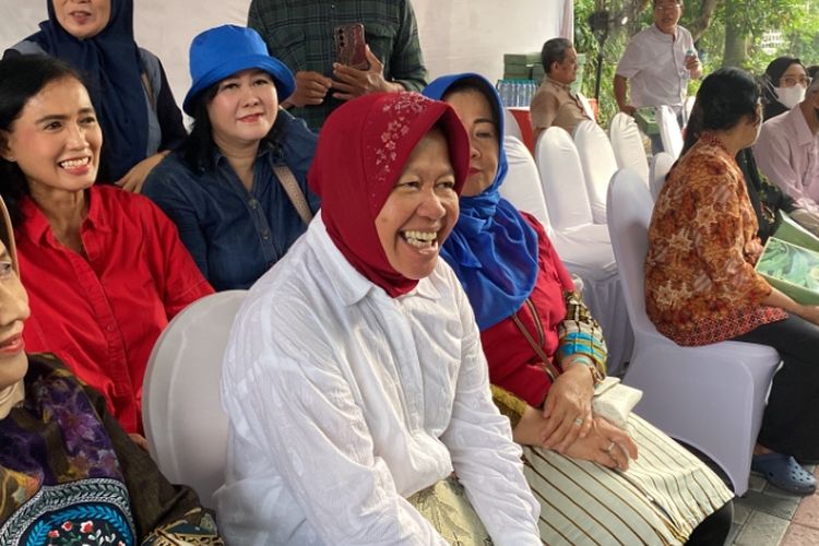 Calon Gubernur Jawa Timur nomor urut 3, Tri Rismaharini, di Surabaya, Rabu (27/11/2024)