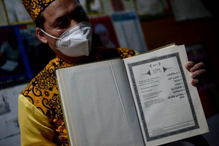 Muhammad Damanhuri, pria asal Kabupaten Landak, Kalimantan Barat (Kalbar) ini merupakan salah satu orang yang mempelopori adanya terjemahan Al Quran ke bahasa Dayak Kanayatn. Menurut Daman, meneterjemahkan Al Quran ke dalam bahasa ibu itu untuk memudahkan proses dakwah.