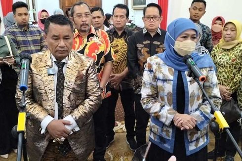 Bertemu Khofifah di Gedung Grahadi, Hotman Paris Promosikan 