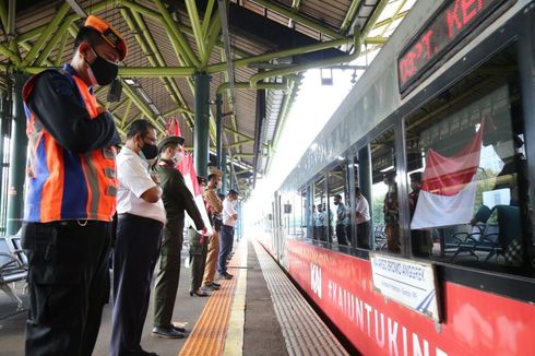 KAI dan MRT Jakarta Kompak Maknai Hari Kemerdekaan dengan Berbagi