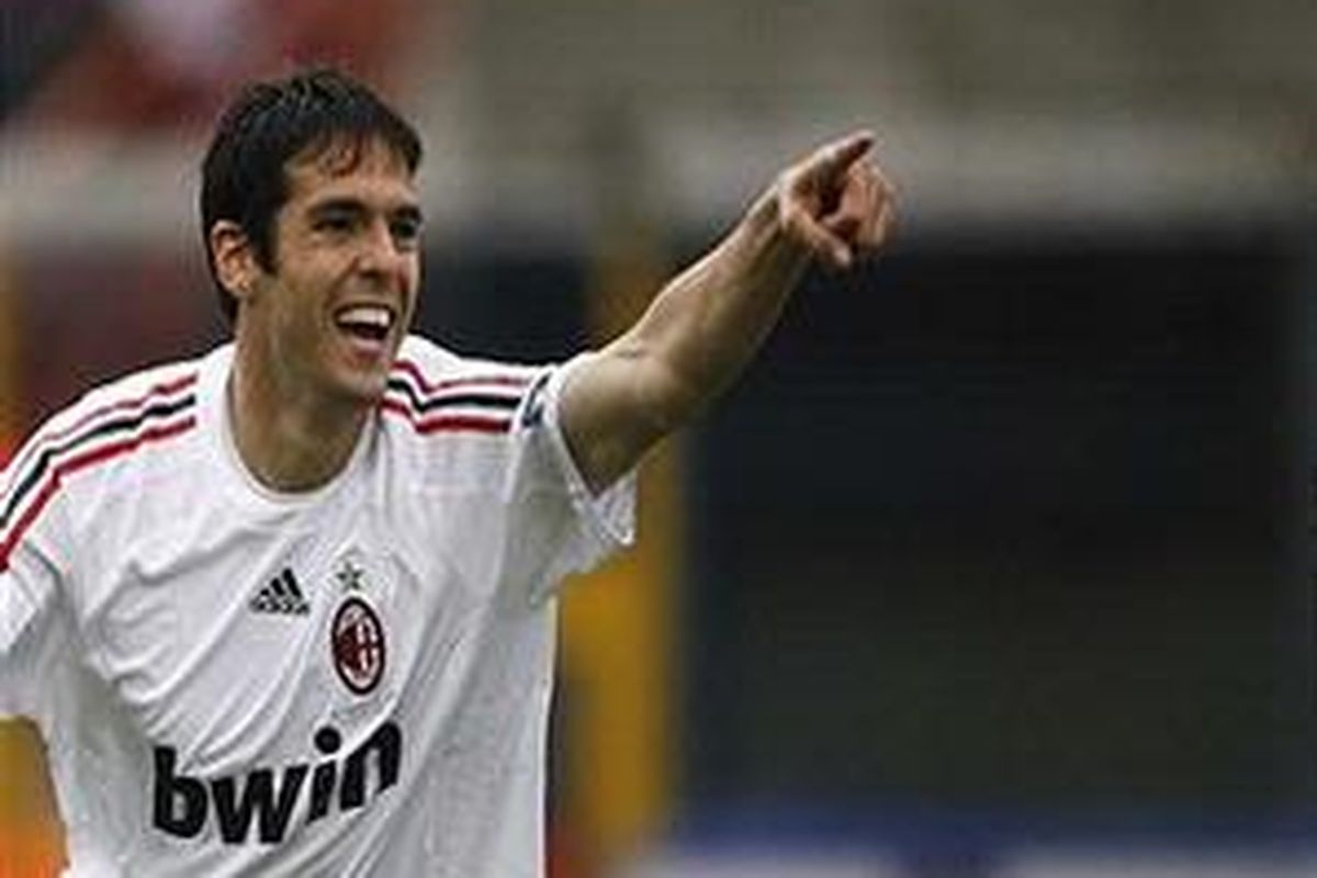 Kaka meluapkan kegembiraan setelah mencetak gol.