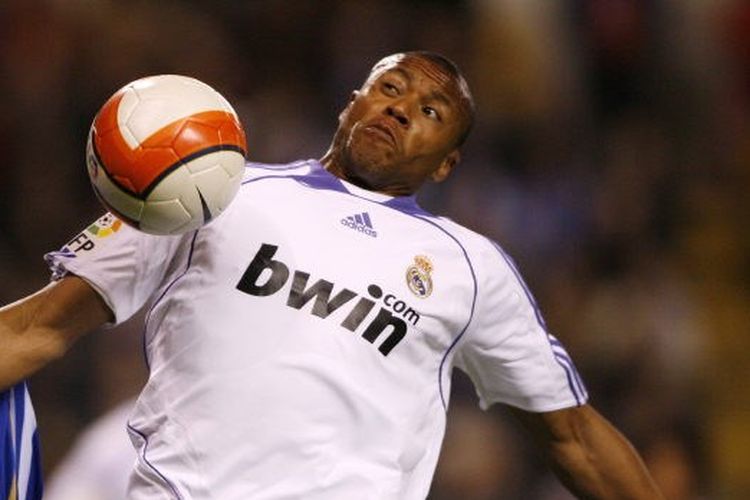 Mantan pemain Real Madrid, Julio Baptista saat beraksi di pentas Liga Spanyol.