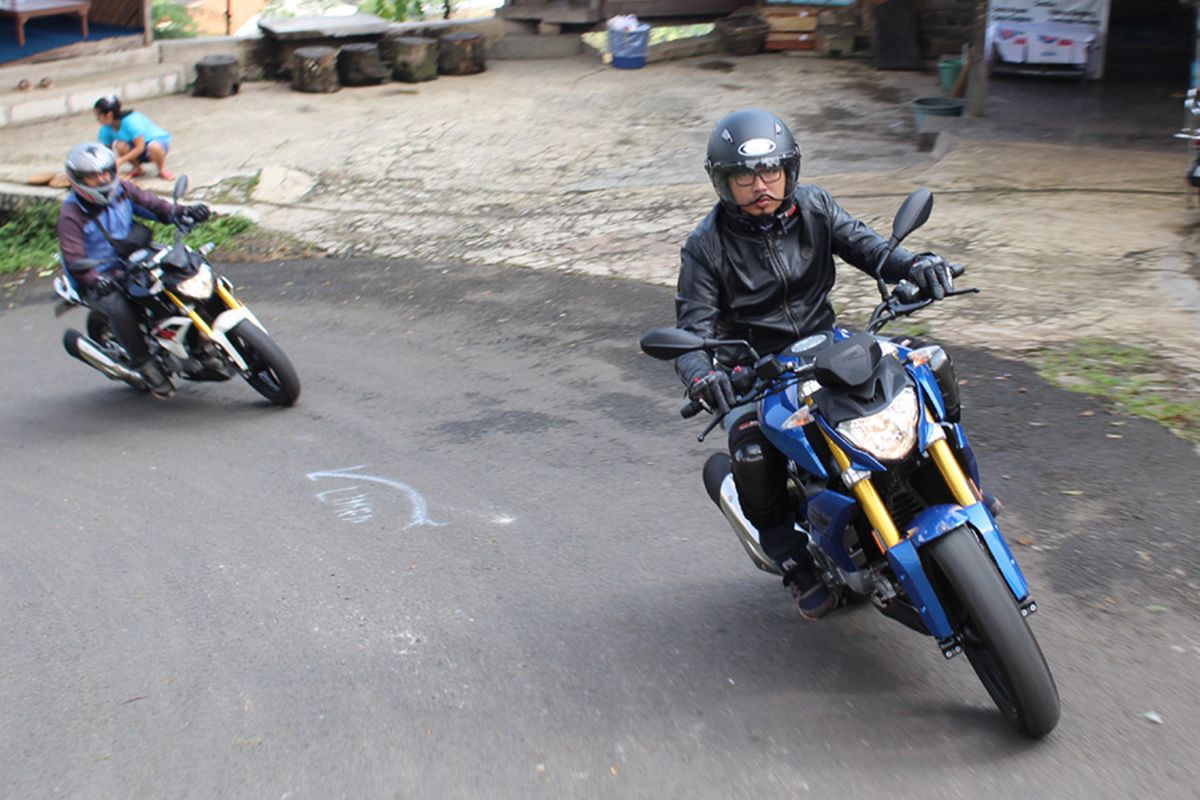 Torsi besar BMW G310R yang bisa dirasakan di semua putaran mesin.