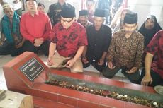 Rayuan Cak Imin untuk PDI-P, Kenakan Batik Merah ke Makam Marhaen