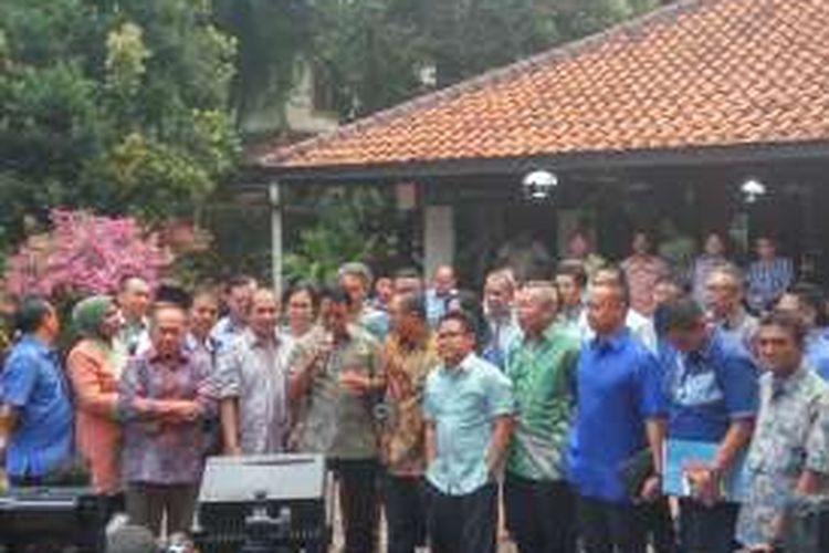 Pemimpin empat parpol ketika berkumpul di kediaman Ketum Demokrat Susilo Bambang Yudhoyono di Cikeas.