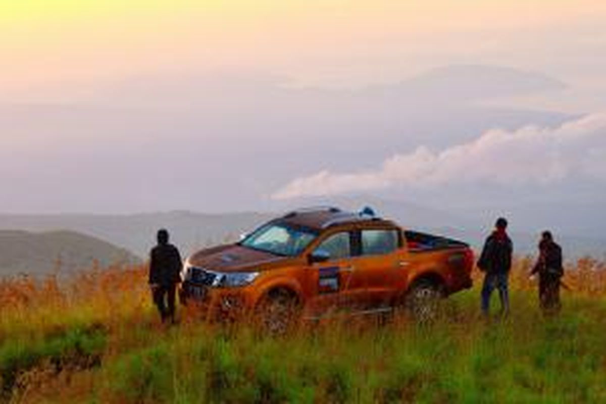 Menikmati alam Gunung Tambora bersama Nissan All-New NP300 Navara.