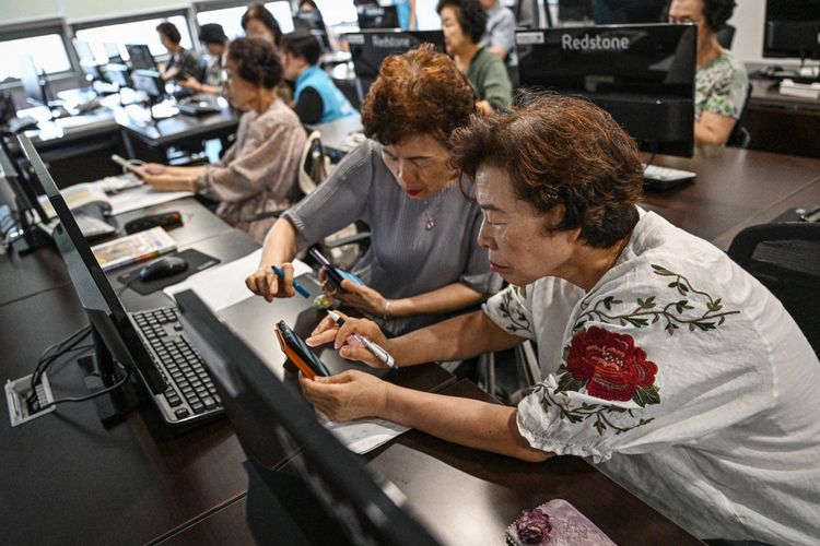 Korea Selatan Maju Teknologi, tapi Apakah Lansianya Melek Digital?