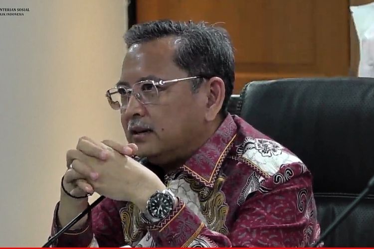 Direktur Jenderal Rehabilitasi Sosial (Dirjen Rehsos) Kementerian Sosial, Pepen Nazaruddin menjelaskan bantuan permakanan yang akan disalurkan mulai Juli 2023 dalam konferensi pers di Gedung Kemensos, Jakarta Pusat, Jumat (23/6/2023). 