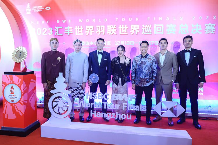 Tim bulu tangkis Indonesia saat gala dinner BWF World Tour Finals 2023. Indonesia tanpa wakil pada final BWF World Tour Finals 2023 yang digelar di Hangzhou Olympic Sports Centre Gymnasium, China, Minggu (17/12/2023). 