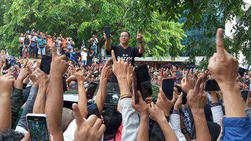 Tiba di Batam, Anies Diberi Helm Bertuliskan "4nies" 