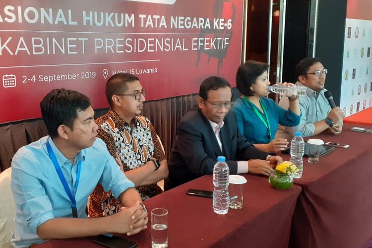 Pakar hukum tata negara dalam konferensi pers Konferensi Nasional Hukum Tata Negara di Hotel JS Luwansa, Kuningan, Jakarta Selatan, Rabu (4/9/2019). 