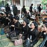 Tangis Para Sinden Nyanyikan Gending Pesanan Dalang Ki Seno sebagai Penghormatan Terakhir