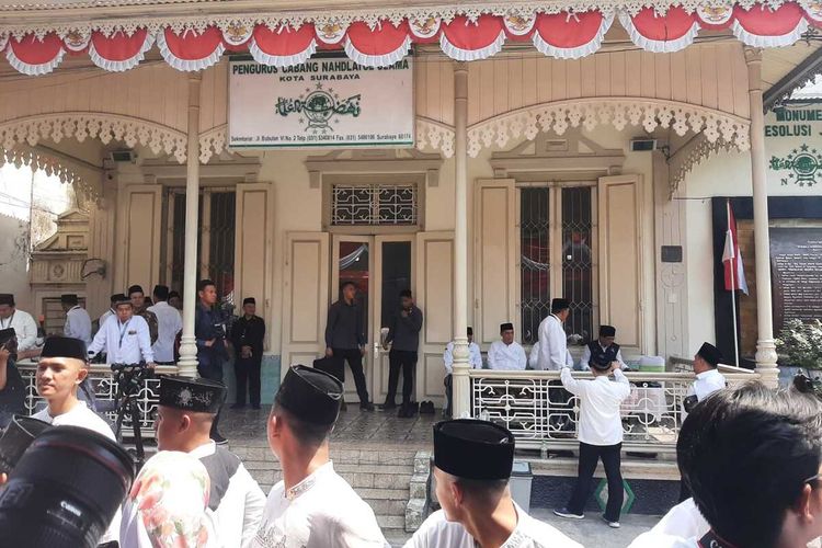 Presiden Jokowi gelar pertemuan tertutup di kantor PCNU Surabaya, Minggu (22/10/2023)