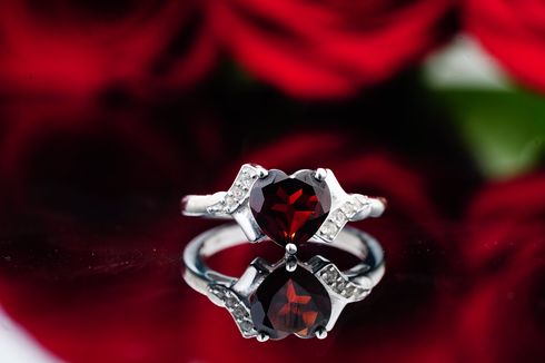 4 Cara Merawat Perhiasan dengan Batu Ruby agar Kilaunya Tidak Pudar
