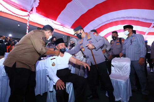 Gubernur Malut Abdul Gani Langsung Vaksin Dosis Pertama Saat Ada Kunjungan Kapolri