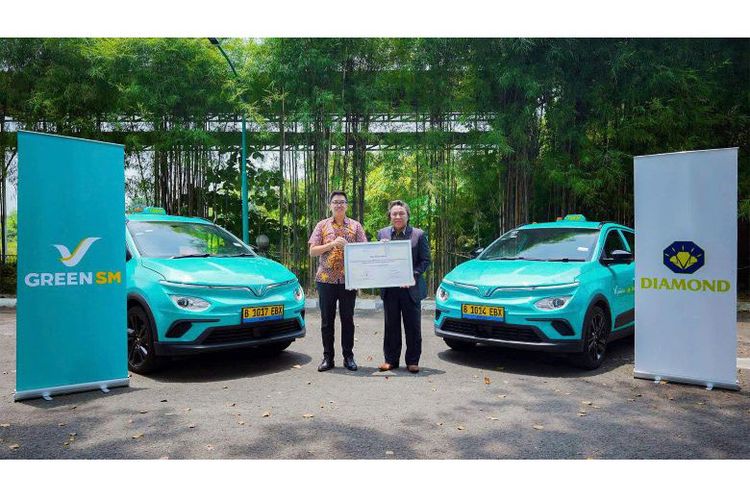Green SM Airport dihadirkan atas kerja sama Green SM dan Taksi Diamond.
