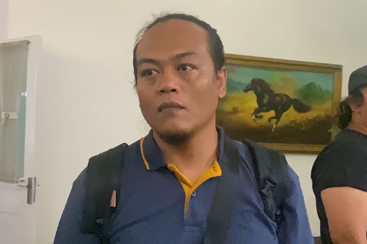 Syamsul (39 tahun) salah seorang korban Tindak Pidana Perdagangan Orang  (TPPO) asal warga Sukabumi, Jawa Barat saat berada di pendopo Kabupaten Sukabumi. Kamis (5/12/2024)