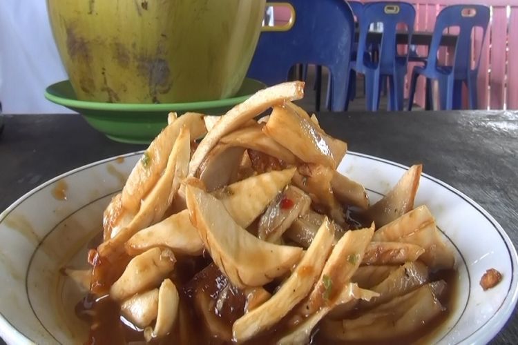 Rujak U Groh alias Rujak Batok Kelapa, rujak khas di kawasan Indrapuri Kabupaten Aceh Besar