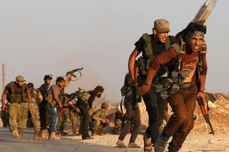 Tentara dari Pasukan Pembebas Suriah dalam pertempuran melawan teroris ISIS di utara Aleppo, Oktober 2016.