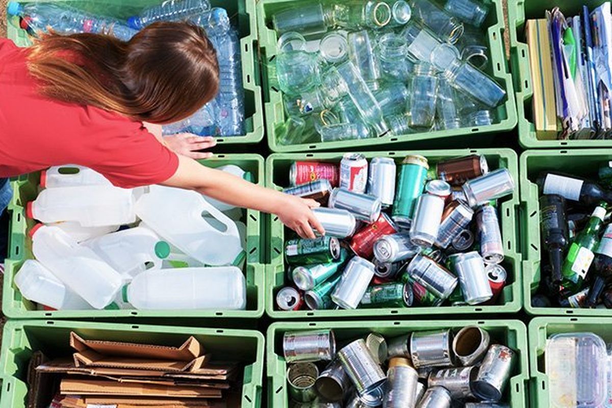 Plastik masih menjadi masalah bagi lingkungan hidup karena sulit untuk didaur ulang.
