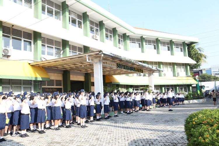 Ilustrasi SMP Petra: Orangtua Siswa Non Muslim di Surabaya Pertanyakan Wacana Libur Sekolah Sebulan Ramadan di Pesantren, Kamis (9/1/2025)