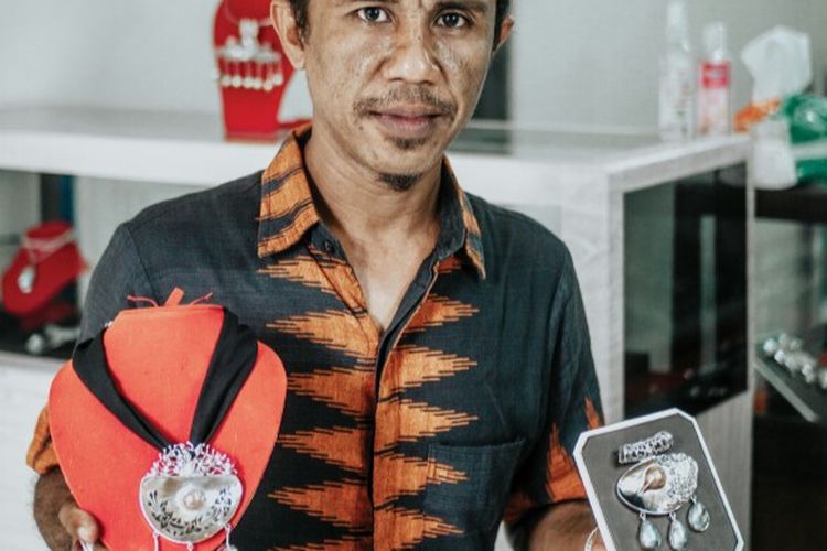 Pebisnis kerajinan perak dan tenun brand 