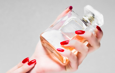 4 Alasan Parfum Jadi Kado Paling Ideal untuk Diberikan ke Pasangan