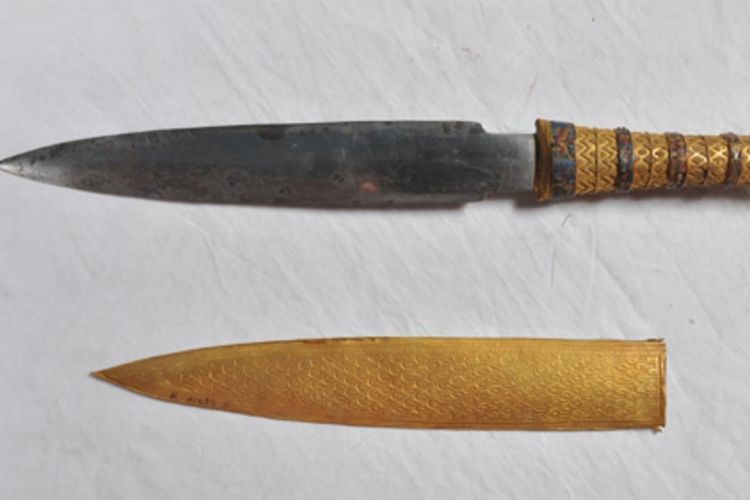 Seluruh peralatan besi dari Zaman Perunggu, termasuk belati Tutankhamun ini, terbukti dibuat dari besi meteorit.
