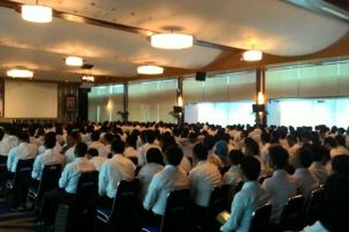 Suasana Ball Room Gedung Mina Bahari III KKP saat Menteri Susi Pudjiastuti memberikan arahan pada 448 CPNS, Jakarta, Senin (13/4/2015)