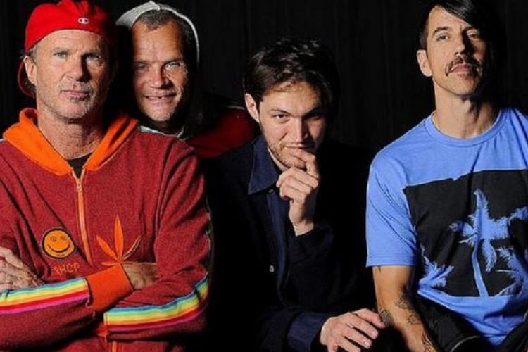 Para personel Red Hot Chili Peppes: (dari kiri ke kanan) drummer Chad Smith, pemain bas Flea, gitaris Josh Klinghoffer, dan vokalis Anthony Kiedis.