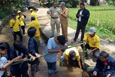 Inisiatif Pola Jaring Pelajar SMP di Sumedang Mampu Atasi Sampah Biang Banjir
