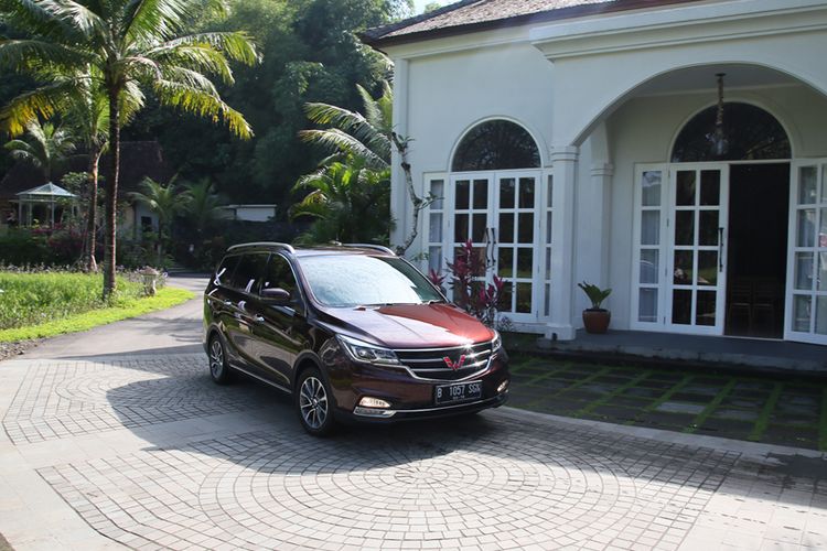 Test Drive Wuling Cortez