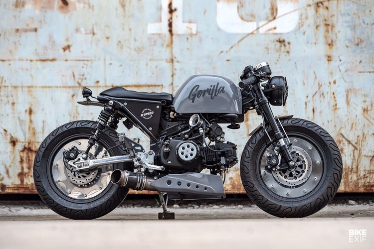 Honda Monkey 125 Cafe Racer Untuk Pajangan Toko