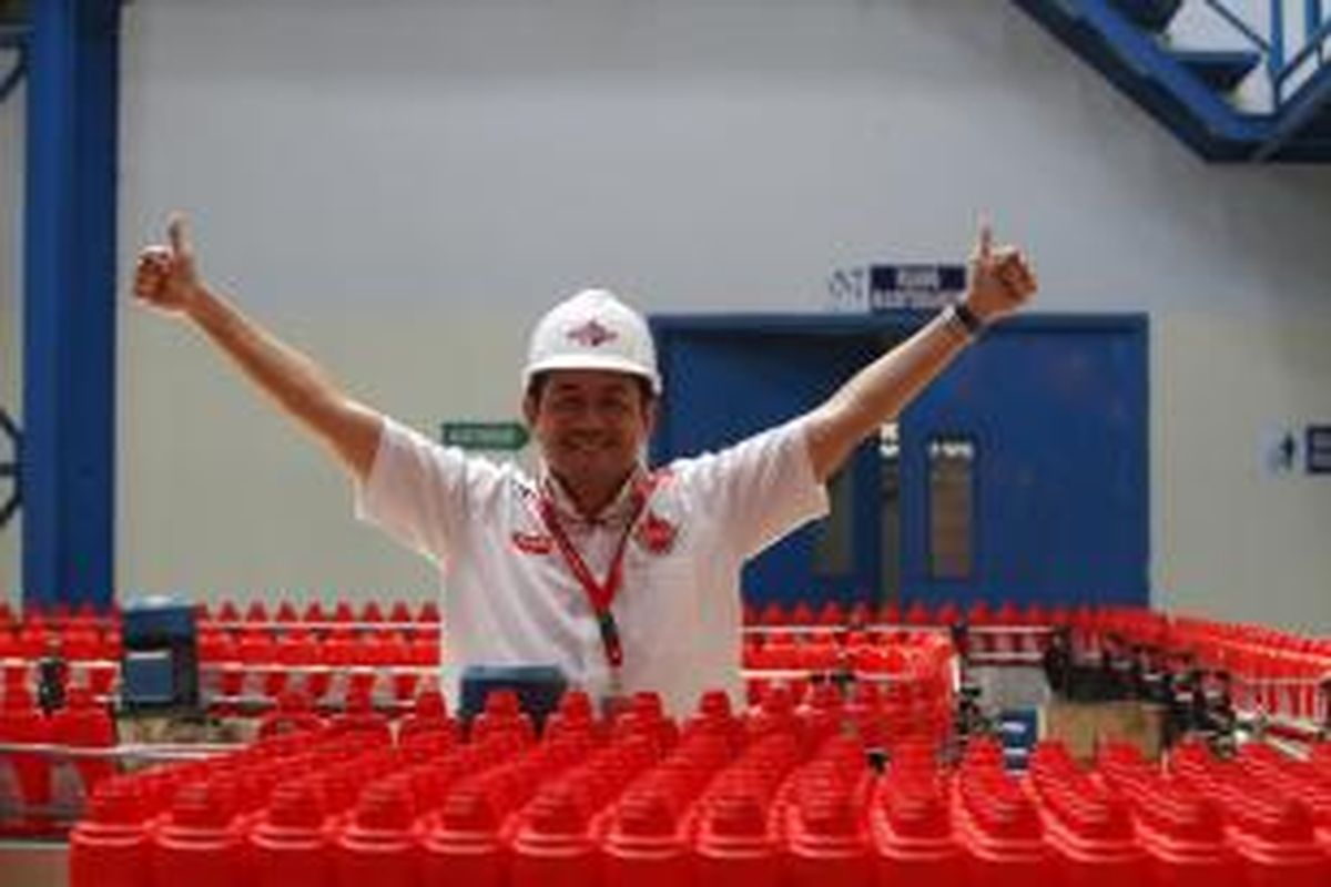 Presiden Direktur PT Federal Karyatama, Patrick Adhiatmadja, dalam sesi foto Kompas.com di Gedung PT Federal Karyatama, Kawasan Industri Pulogadung, Jakarta Timur, Rabu (20/5/2015).