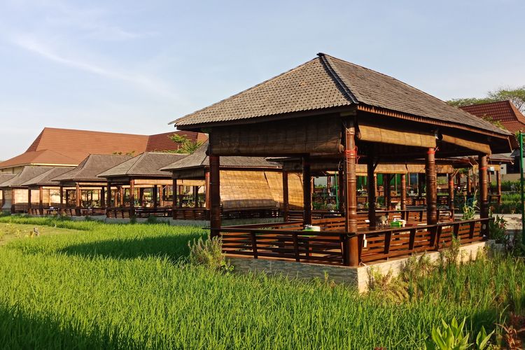 Ilustrasi restoran dekat sawah.