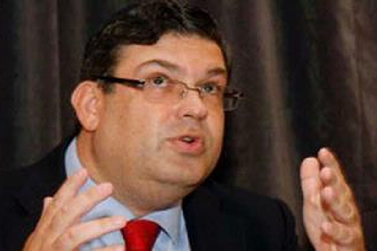 Oskar Deutsch membandingkan karikatur di Facebook dengan di koran Nazi.