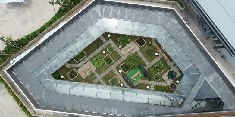 Penampakan rooftop garden mal Central Market di PIK 2