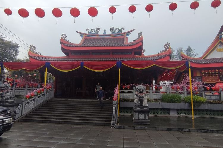 Biksu Thudong Tiba di Magelang Jumat, Kelenteng Liong Hok Bio Sambut dengan Barongsai