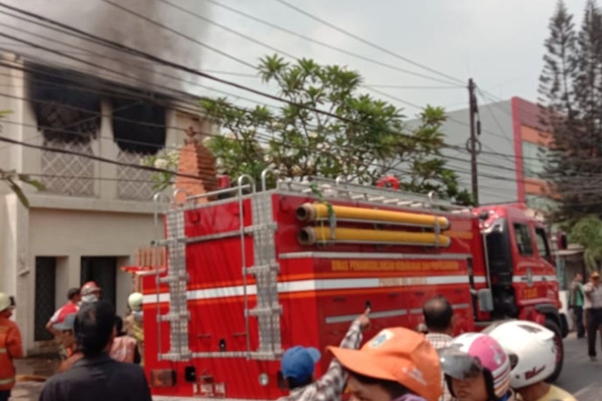 Rumah musisi Opick di Jalan Arun Raya, Kelurahan Ujung Menteng, Kecamatan Cakung, Jakarta Timur, terbakar, Minggu (29/9/2019).