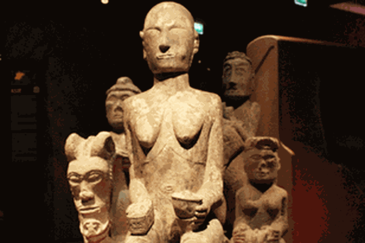 Patung batu dari Toba.