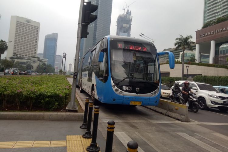 Bus Zhong Tong di Bunderan HI, Jakarta Pusat, Jumat (18/10/2019).