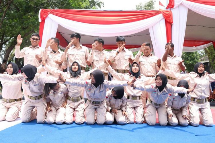 Peserta Kirab Pemuda 2018 menampilkan tarian tradisional di Provinsi Jambi pada Rabu (26/9/2018).