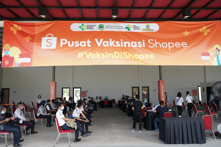 Pusat Vaksinasi Shopee menggelar suntik vaksin bagi ASN dan pelayan publik di Bandung mulai Senin (5/4/2021).