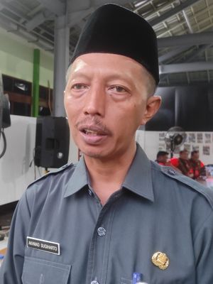 Sekretaris Daerah (Sekda) Demak, Akhmad Sugiharto di posko bencana banjir Demak, Kamis (29/2/2024). (KOMPAS.COM/NUR ZAIDI)